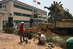 Dựng chướng ngại vật để ép trả nợ là sai