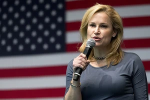 Nói xấu vợ nhau trong cuộc đua tổng thống 