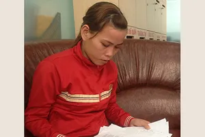 Án có hiệu lực, chấp hành viên bảo chờ án khác