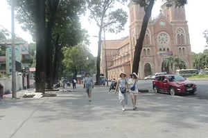 Quận 1 nói gì về chuyện 1.000 tỉ đồng làm vỉa hè