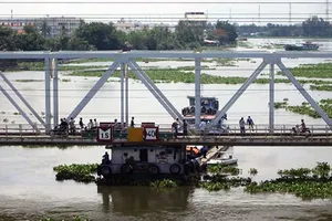 TP.HCM lo bảo vệ cầu yếu