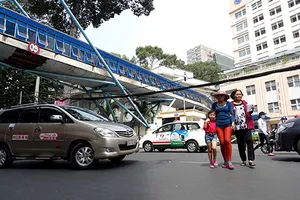 Đi bộ sai luật, sẽ bị phạt nghiêm!