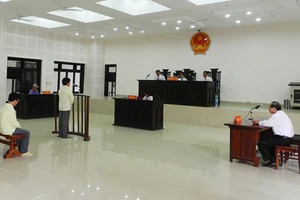 Luật sư chính thức được ngồi ngang hàng với kiểm sát viên