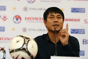 ‘Đừng ca ngợi cầu thủ Việt Nam như Messi, Ronaldo…’