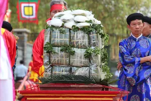 Trưng bày các mẫu tác phẩm tượng đài Hùng Vương để lấy ý kiến