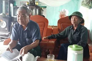 Cán bộ xã cất tủ 175 giấy đỏ của dân