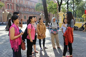 Tình nguyện làm hướng dẫn viên du lịch miễn phí