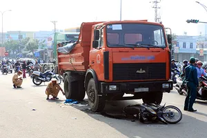 Khắp nơi khiếp sợ xe ben