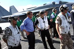 Tướng Trung Quốc ngang nhiên ra đảo nhân tạo