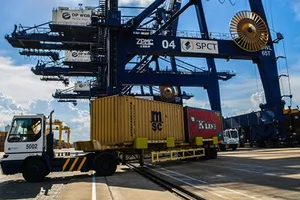 Dẹp loạn mê hồn trận phí tàu, phí cảng