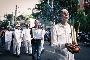 Hát tiễn nhạc sĩ Nguyễn Ánh 9