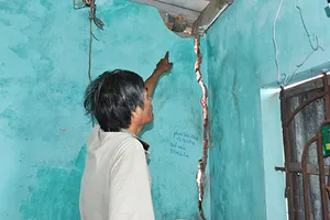 Hút cát khiến hàng chục ngôi nhà nứt toác