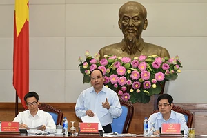 Thủ tướng Nguyễn Xuân Phúc: ‘Phải bảo vệ mạng sống của dân!’