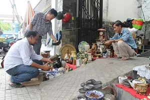 Tiếng bolero bên sạp đồ cũ của cha ‘thằng Cò’