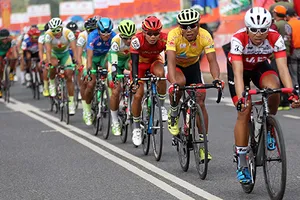 Hai mũi tấn công tiêu diệt áo vàng 