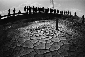 Buộc ngưng hoạt động vì thải chất độc ra biển