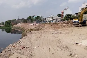 Dân ven kênh Tham Lương chưa biết xây nhà thế nào