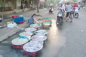 Chợ tự phát, muốn là dẹp được!