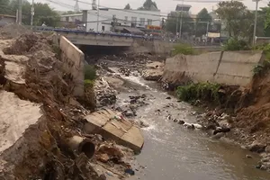 Cơn mưa trái mùa cuốn trôi bờ kè tiền tỉ
