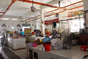 Chợ tự phát lấn át chợ Văn Thánh