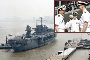 Soái hạm Hạm đội 7 ghé Thượng Hải 