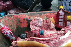 Thực phẩm bẩn: Bêu tên tận chợ, khu phố?