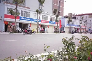 ‘Đồng phục’ biển hiệu: Do quan hay do dân?