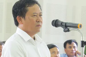 Cơ quan điều tra bán gỗ vật chứng là trái luật