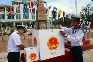 Cử tri ở Trường Sa và các xã vùng biên Tây Bắc nô nức đi bầu cử sớm