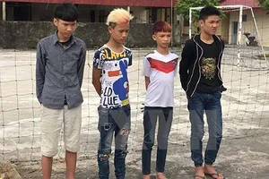 Phạt bốn học sinh ném đá vào ô tô trên cao tốc