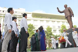 Lãnh đạo TP.HCM tri ân công lao của Hồ Chủ tịch