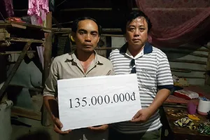 Gần 500 triệu đồng giúp đỡ gia đình có ba con bị chết đuối