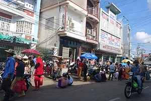 Khám BHYT tư nhân tăng vọt, lo vỡ quỹ