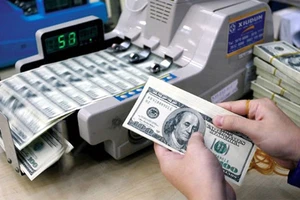 Đã đến lúc nâng lãi suất đồng đôla?