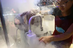 Chuộng ‘kem mây, snack khói’, coi chừng bỏng lạnh