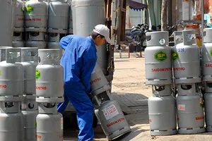 Bỏ ra cả chục tỉ đồng mua bình gas... không biết để làm gì?