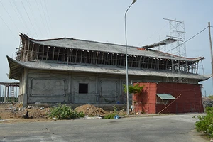 Chưa cấp phép cho nhà hàng xây giống chùa