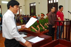 Khi nào luật sư bình đẳng với điều tra viên?