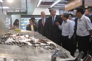 Đại gia Thái đẩy mạnh bán gà rán trên xe đẩy tại Việt Nam 