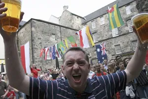 Nhật ký Euro 2016: Bóng, “bánh”, bia