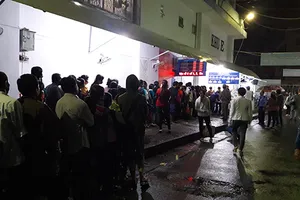 Ngày đầu tiên ở bệnh viện khám bệnh lúc gà gáy