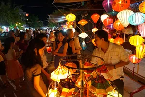 Có ít nhất hai phố đêm giàu bản sắc