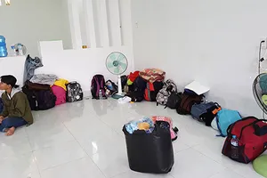 Nước mắt của thí sinh dưới mái nhà người dưng