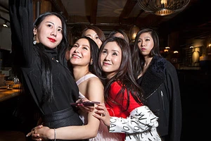 Giới trẻ siêu giàu Trung Quốc ùn ùn du học 