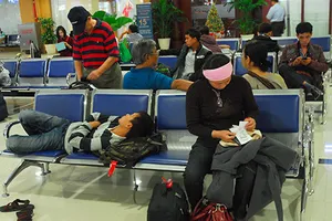 Đi máy bay, làm ơn có ý thức!