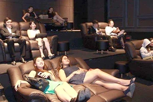 ‘Quá lố’ khi xem phim giường nằm có bị đuổi?