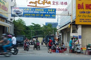 TP.HCM: Dân gọi đường dây nóng, chính quyền xử lý ngay