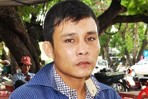 Bị oan vì... ôm người đánh mình