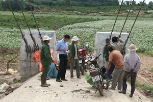 Cầu xây xong, đường đi chẳng thấy