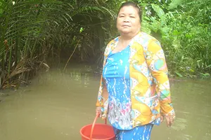 Cần Thơ: Bức xúc chờ nước sạch ở rạch Bà Máng